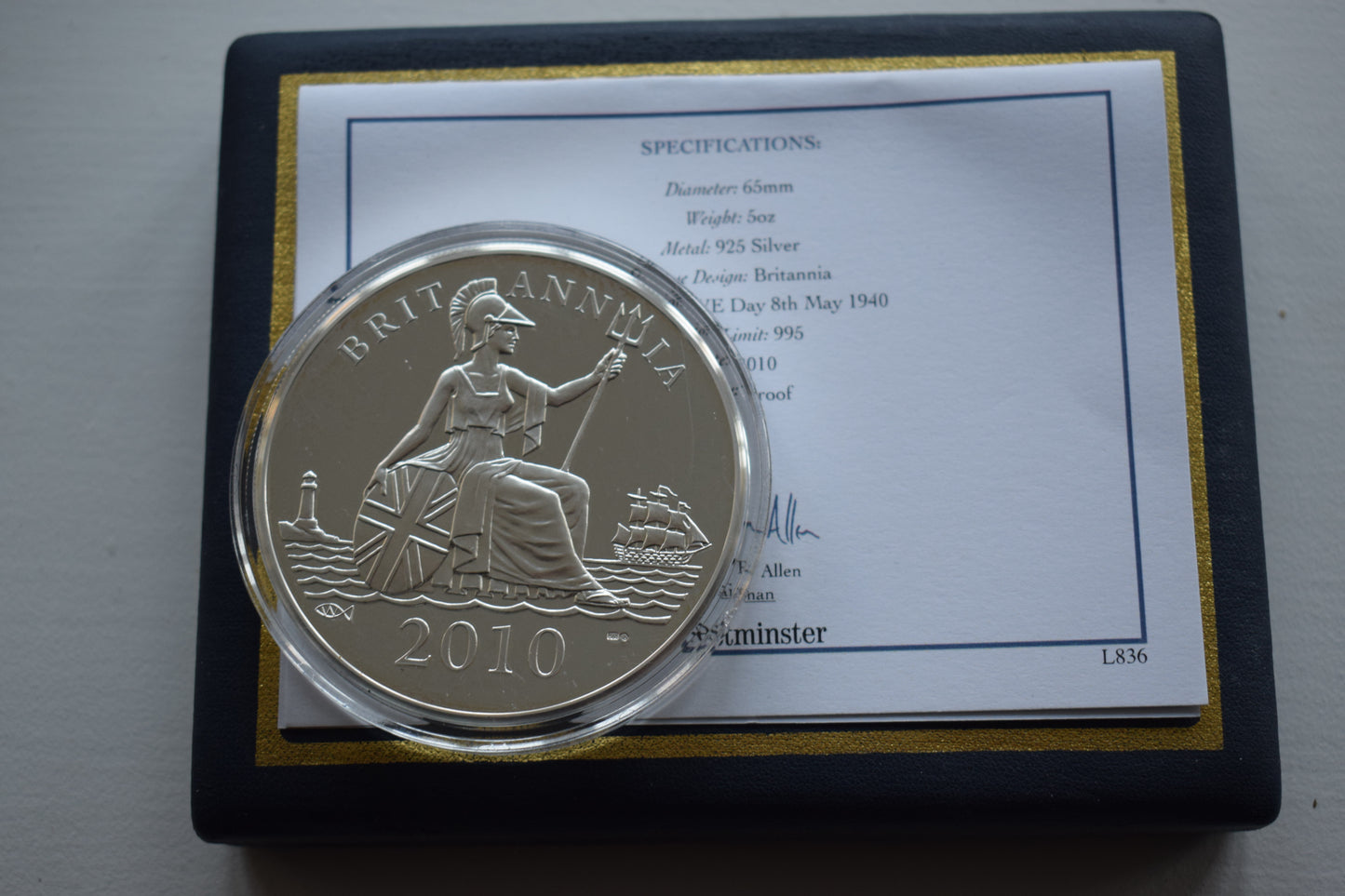 2010 Royal Mint Britannia 65th Anniversary of VE day Silver Proof 5 Oz Coin